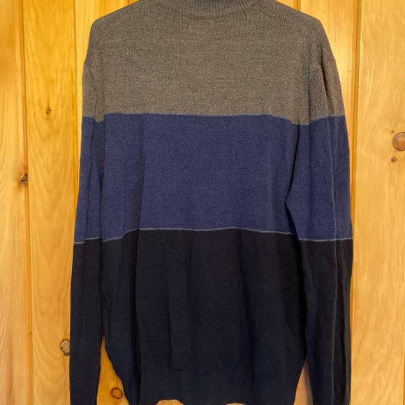 Dockers Men’s Long Sleeve Navy/Gray V-Neck Zip Sweater - Picture 8 of 9